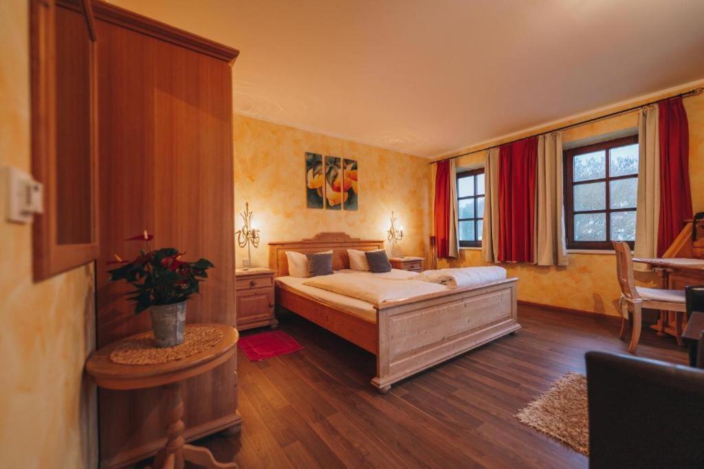 Landhotel Neukirchner Hof Neukirchen Bei Sulzbach-Rosenberg Экстерьер фото